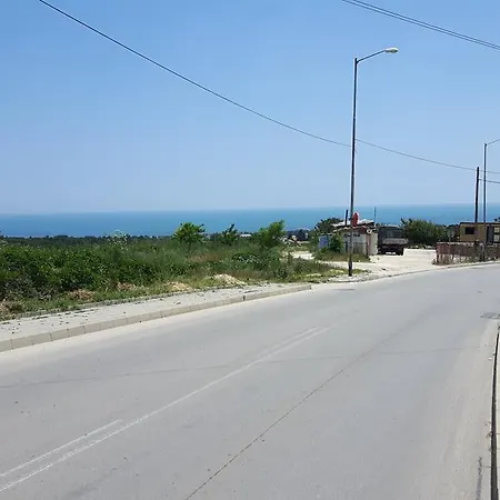 Nikolovi
