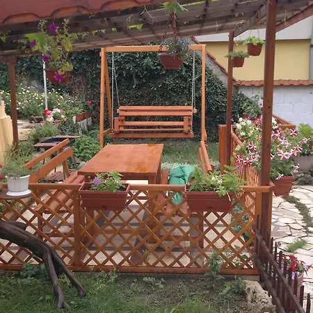 Nikolovi